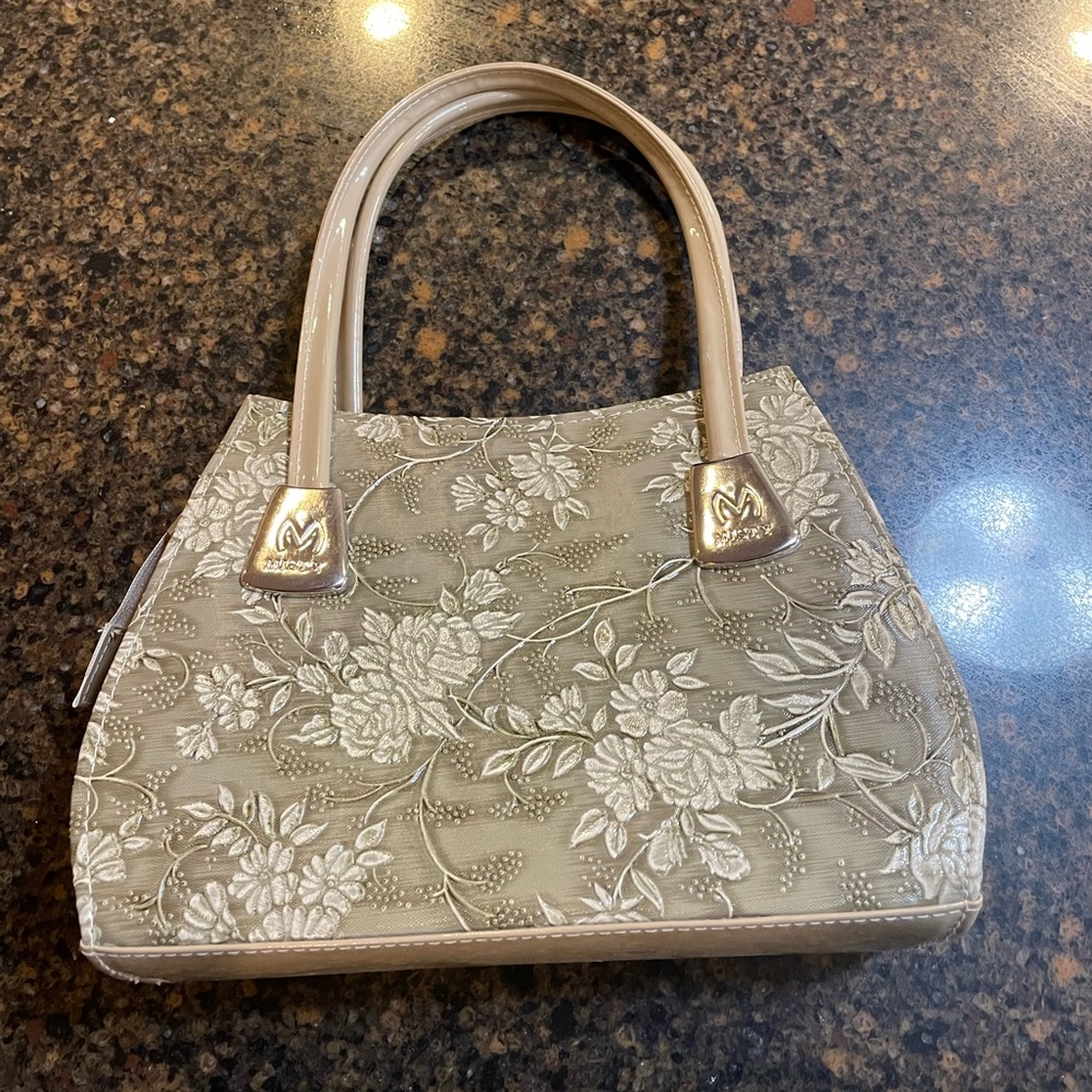 Elegant Floral Embroidered Shoulder Bag